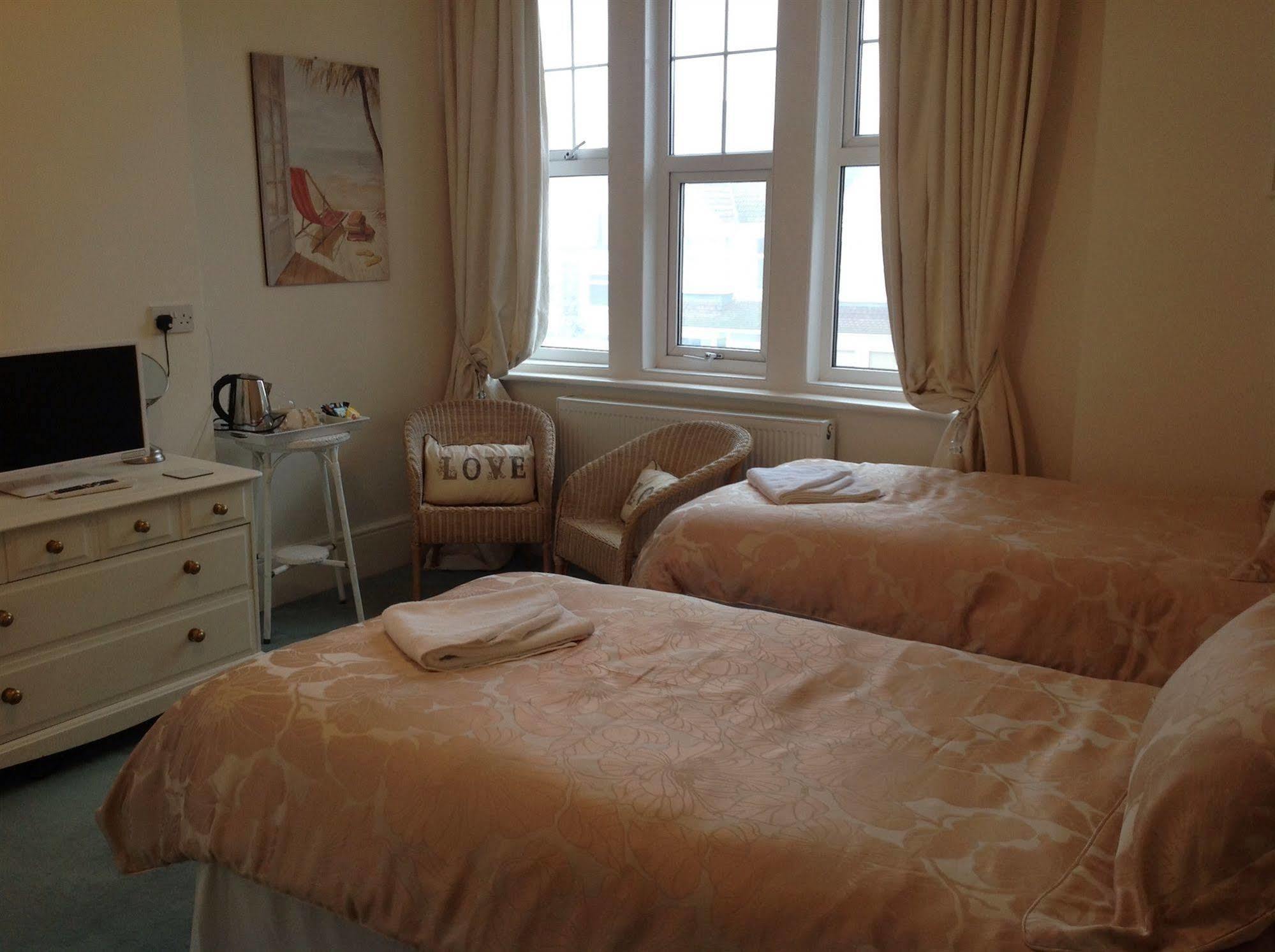 Bed and Breakfast Bassets House WTA WTA Eastbourne Exterior foto